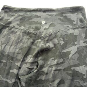LULULEMON Camo Camouflage Crop Sweatpants Athletic Yoga Pants.  Stretchy.  Black